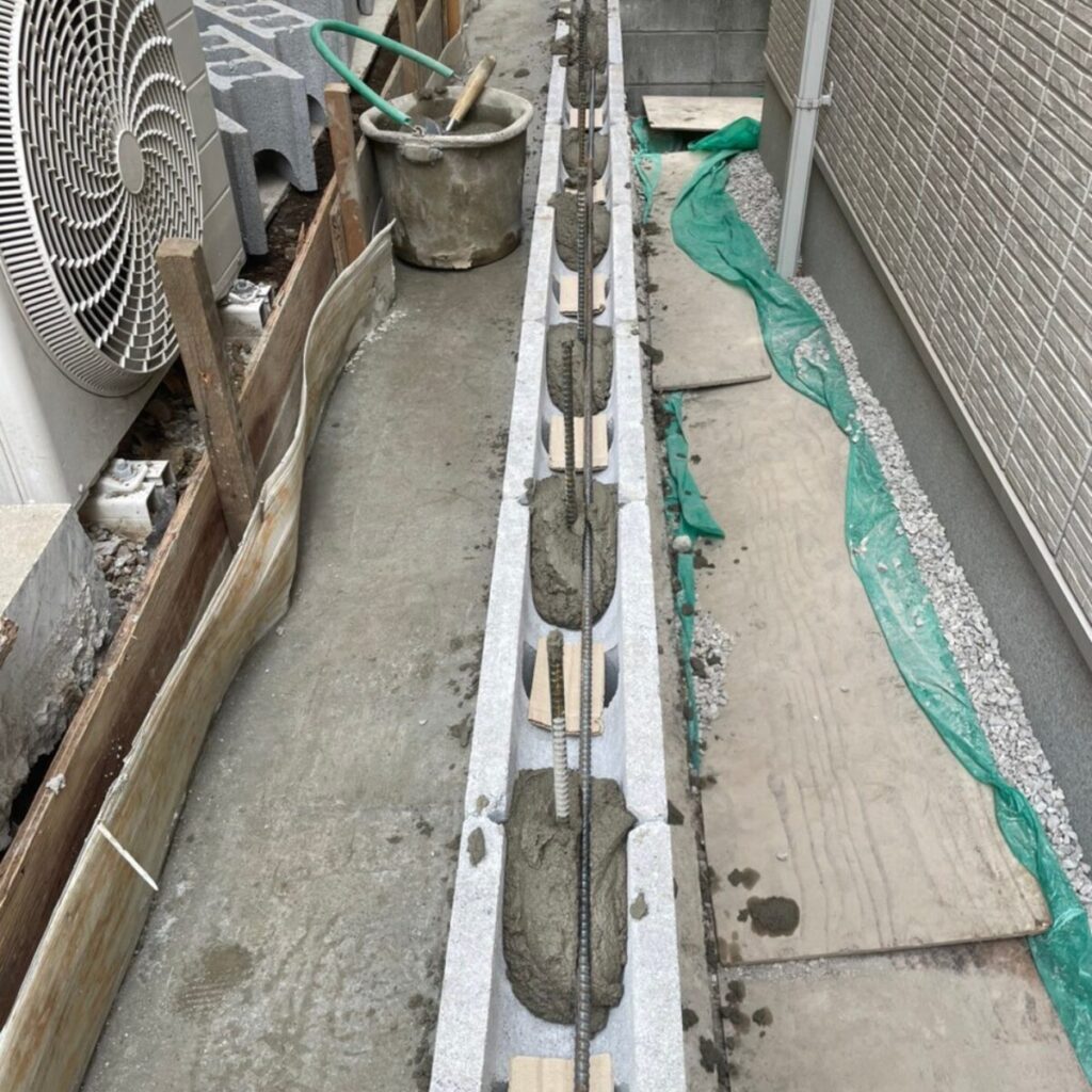 ブロック積み 横筋入れ