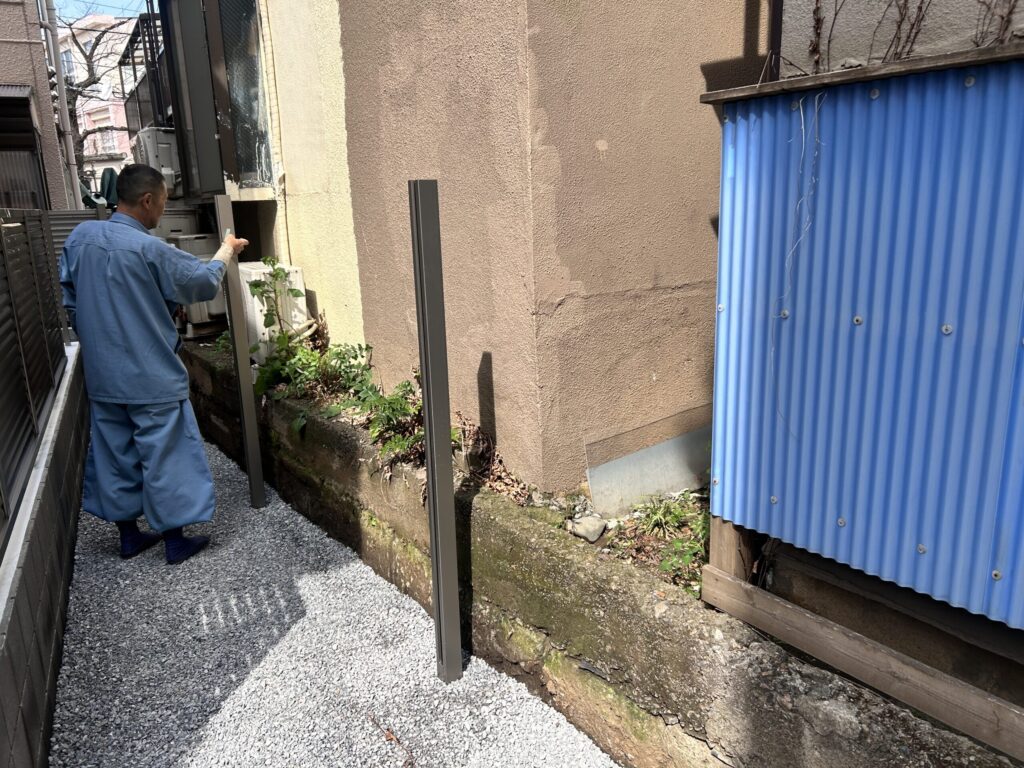 2段式目隠しフェンス施工前
